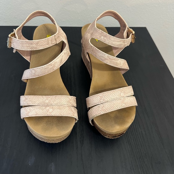 Volatile Euphoria Blush Snake Print Wedges - Picture 10 of 10